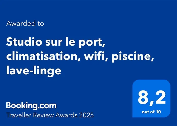 Perle Mediterraneenne Au Coeur Du Port De Gruissan *